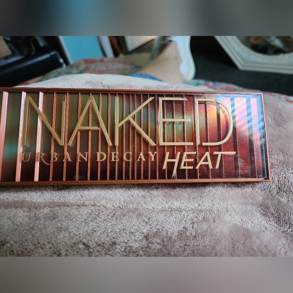 Urban Decay Naked Heat Eyeshadow Palette